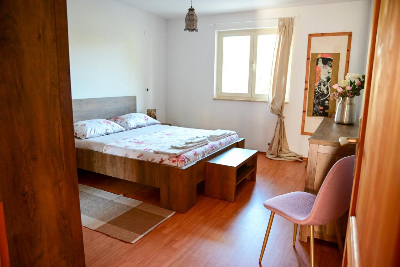 Apartment Laetitia Kastelir Luaran gambar
