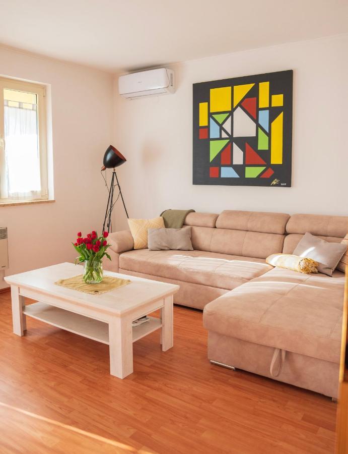 Apartment Laetitia Kastelir Luaran gambar